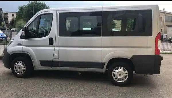 noleggio-di-pulmino-con-9-posti-senza-conducente