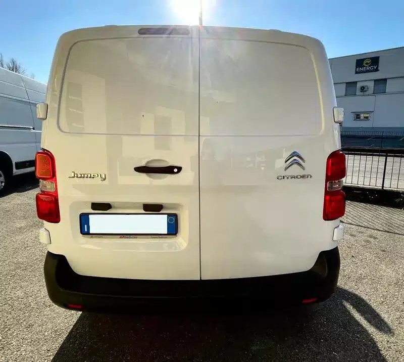 furgone-jumpy-in-noleggio-senza-conducente